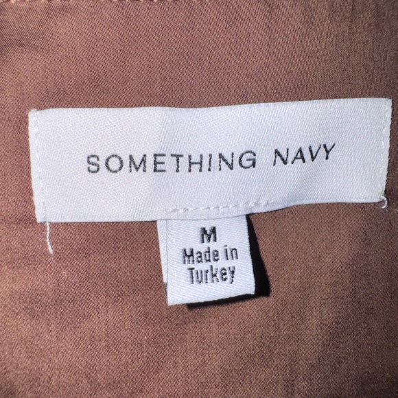 Something Navy brand Brown ruffled Sleeve top. EUC. Size M. - Picture 4 of 5